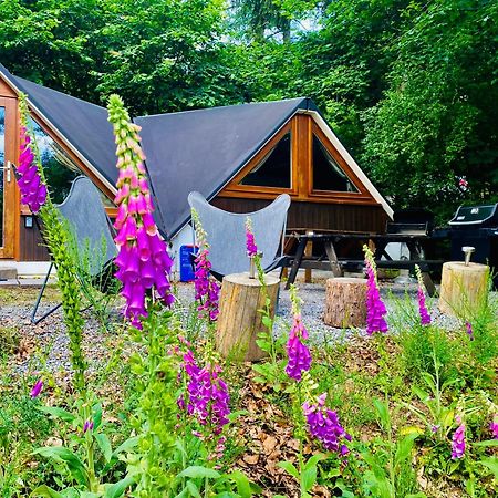 Chalet Tropical Avec Bain A Bulles - In The Woods Gesves Bagian luar foto